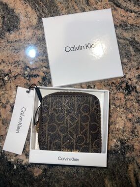 Calvin Klein Logo Square Zip Wallet